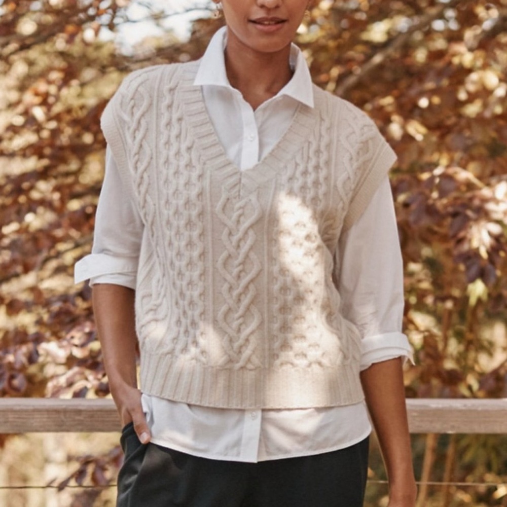 Garnet Hill | Women's V-Neck Cable Knit Sweater Vest - 100% Cashmere XS